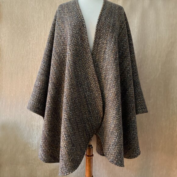 Handmade Pure Italian Wool Cape Coat - Picture 2 of 10
